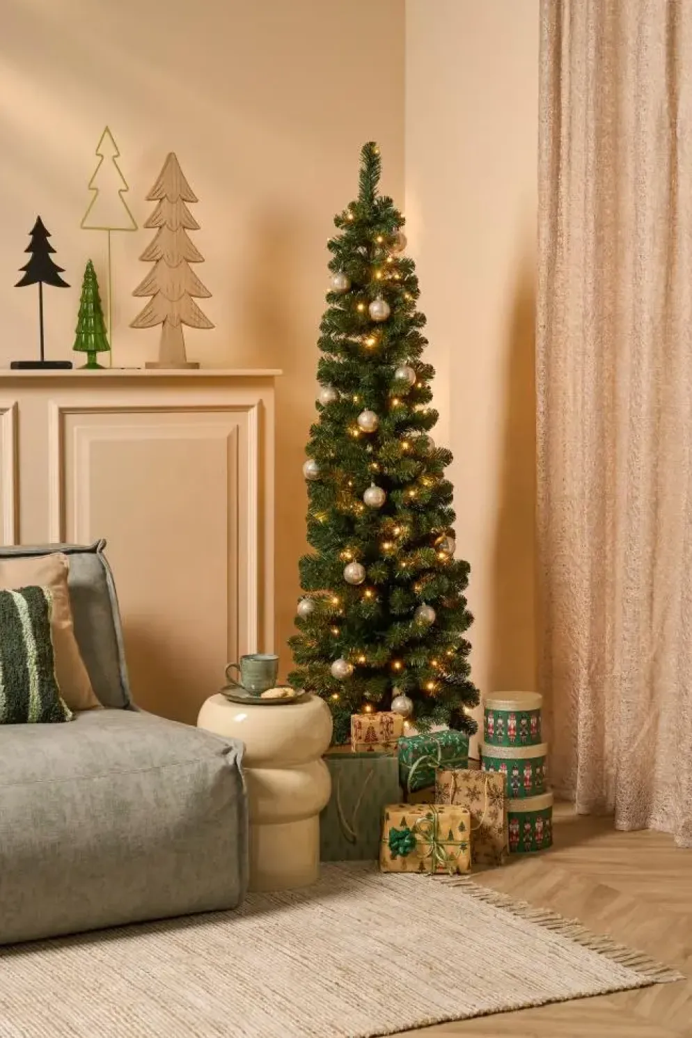 Black Box Trees Charlton Pilar verlichte kunstkerstboom groen 185cm - 120 lampjes