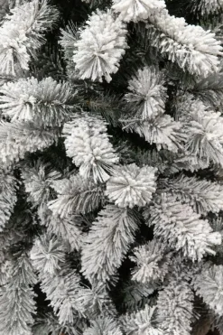 Black Box Trees Medford kunstkerstboom besneeuwd groen 155cm