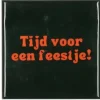 Daan Kromhout Design tegeltje keramiek tijd voor een feestje! 10x10cm green