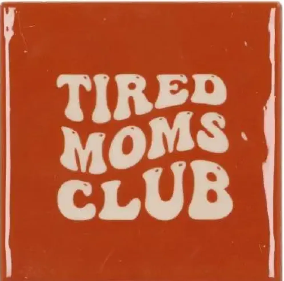 Daan Kromhout Design tegeltje keramiek tired moms club 10x10cm brown