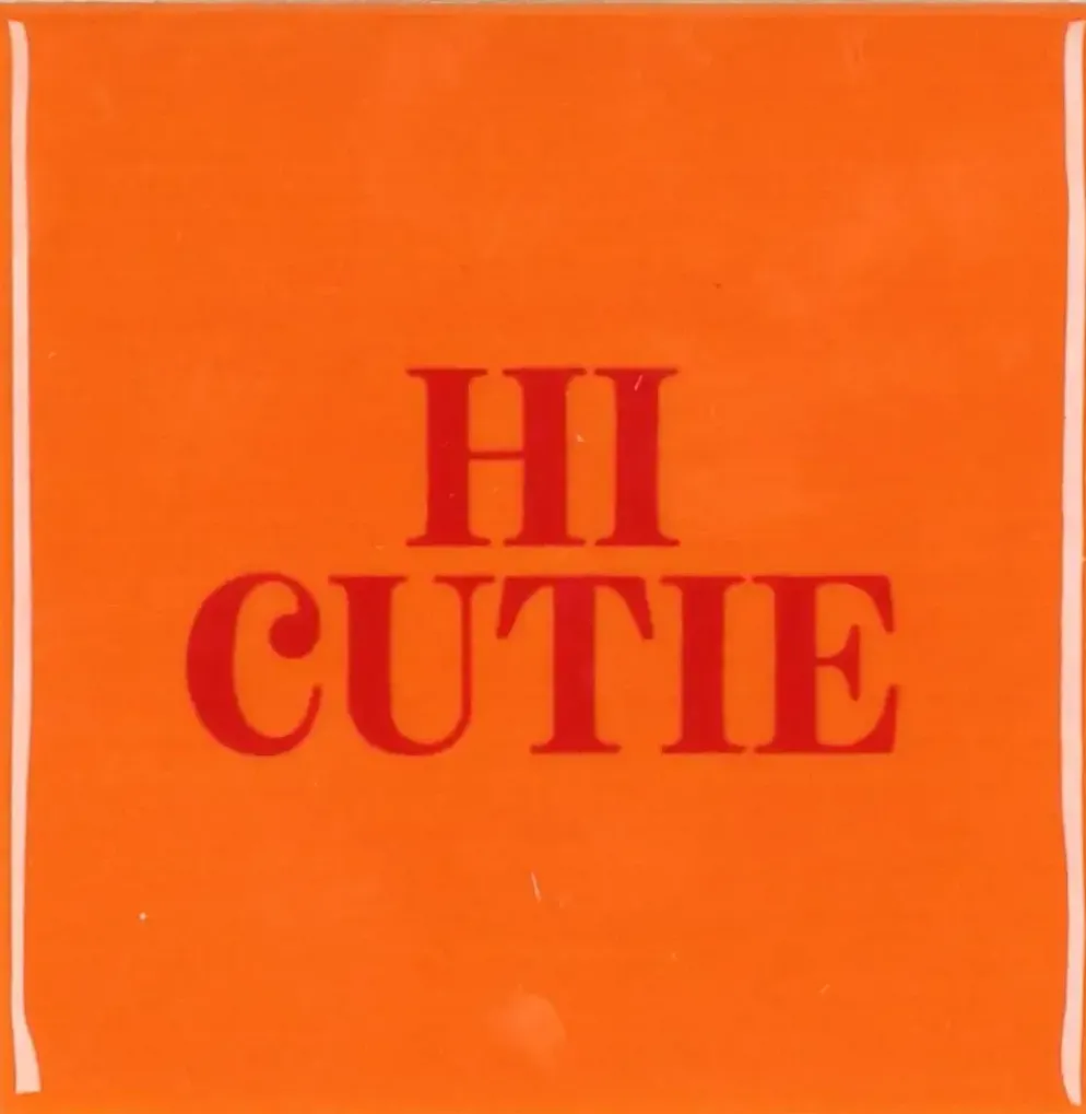 Daan Kromhout Design tegeltje keramiek hi cutie 10x10cm orange