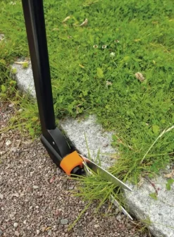Fiskars Servo-System draaibare grasschaar op steel