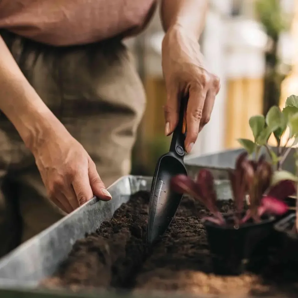 Fiskars Solid zaadplantschepje – 4-in-1 gereedschap