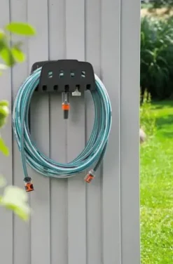 Gardena Wandhouder Set – Compleet met 20 m tuinslang, koppelstukken en tuinspuit - Slangdiameter: 13 mm