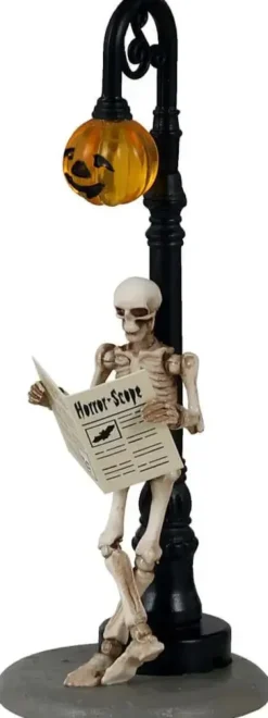 Lemax checking his horrorscope halloween figuur Spooky Town 2021