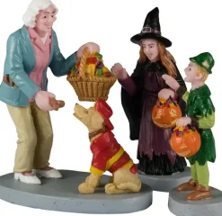 Lemax everyone gets a treat s/3 halloween figuur Spooky Town 2024