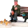 Lemax feeding pigeons s/2 kerstdorp figuur type 3 Caddington Village 2004