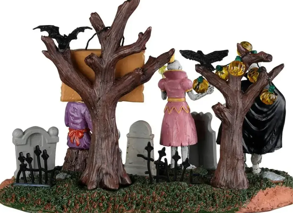 Lemax graveyard costume party tafereel Spooky Town 2022