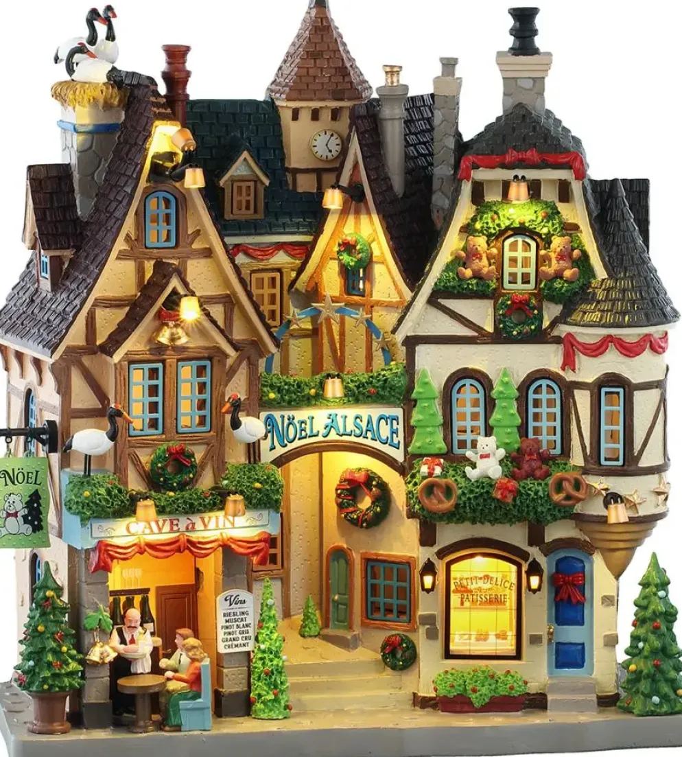 Lemax noel alsace verlichte facade Caddington Village 2025