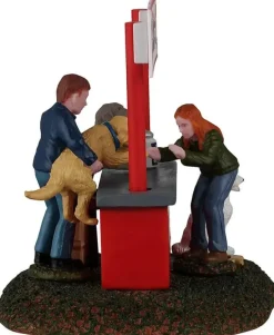 Lemax puppy kissing booth kerstdorp tafereel 2026