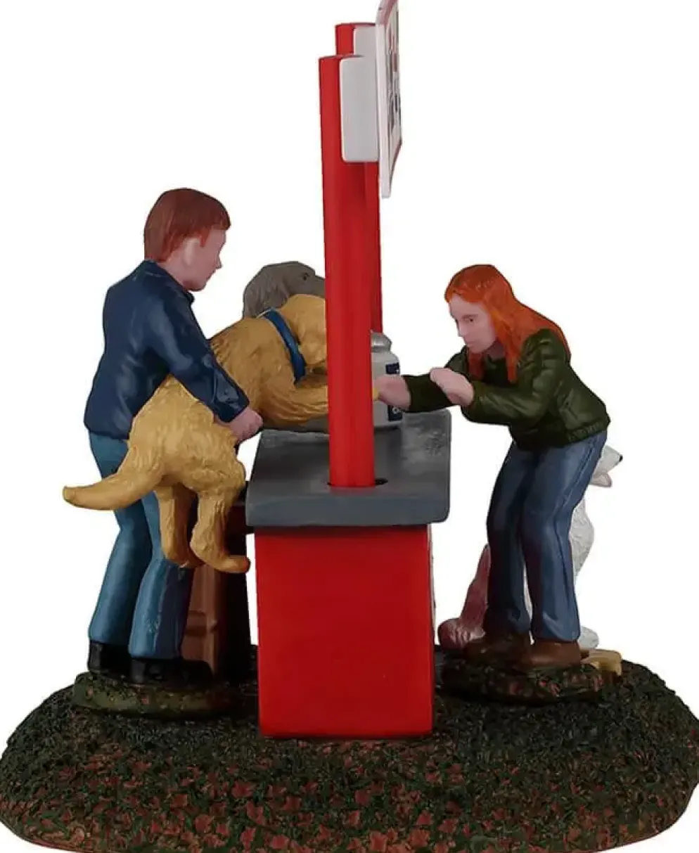 Lemax puppy kissing booth kerstdorp tafereel 2026