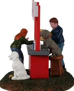 Lemax puppy kissing booth kerstdorp tafereel 2026