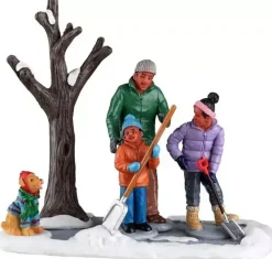 Lemax shoveling the driveway kerstdorp tafereel Harvest Crossing 2022
