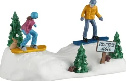 Lemax snowboarding practice kerstdorp tafereel Vail Village 2026