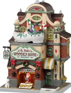 Lemax st. nick's wooden shoe shop verlicht kersthuisje Caddington Village 2023