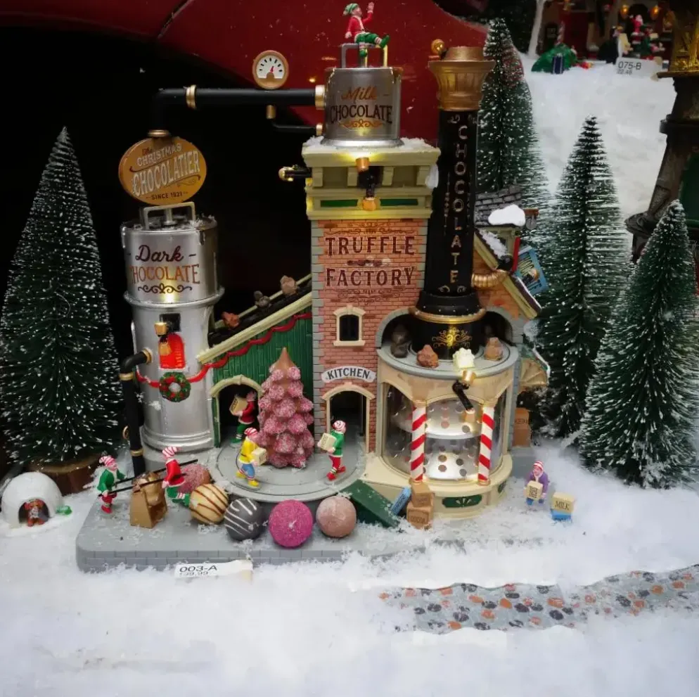 Lemax the christmas chocolatier truffle factory bewegend kersthuisje Santa's Wonderland 2022