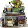 Lemax the creature´s custom hot rod shop, b/o led verlicht huisje Spooky Town 2020
