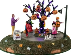 Lemax trick or treaters parade bewegend tafereel Spooky Town 2025