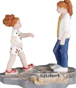 Luville Efteling Eftelingbezoekers: "Waar gaan we nu heen?" 6x4.5x6.5 cm