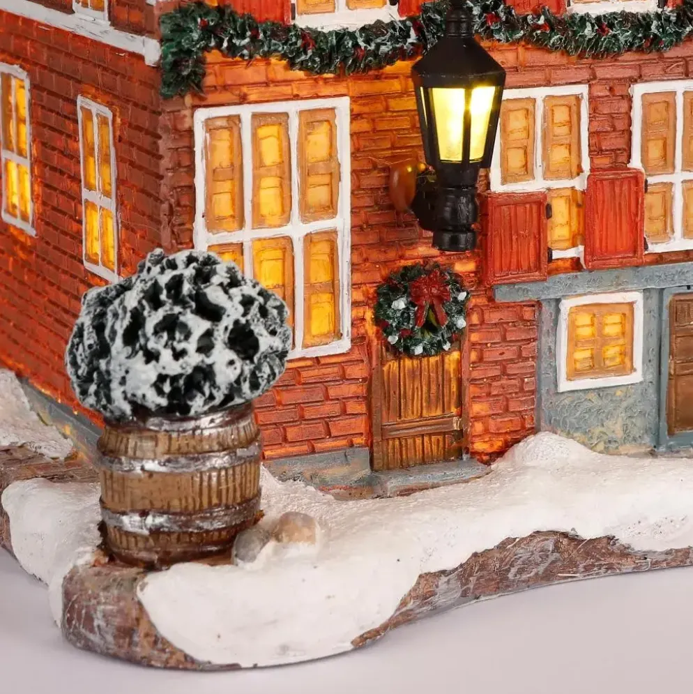 Luville Molendam Decorated canal house