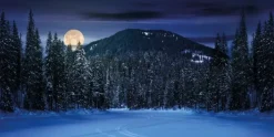 My Village Achtergrond doek - berglandschap nacht 150x75 cm