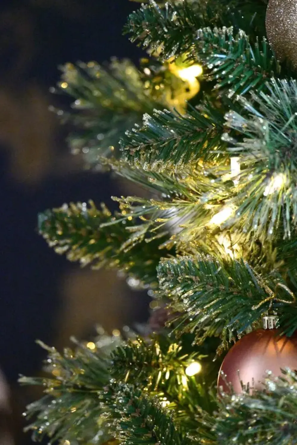 National Tree Company Shimmery Golden Bristle kunstkerstboom goud & groen 228cm