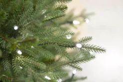 Our Nordic Christmas Arkansas kunstkerstboom houten voet groen 213cm