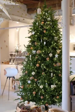 Our Nordic Christmas Helsinki kunstkerstboom met houten voet 228 cm