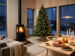 Our Nordic Christmas Lund kunstkerstboom houten voet groen 198cm